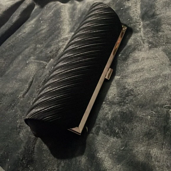 Clutch - Picture 3 of 3